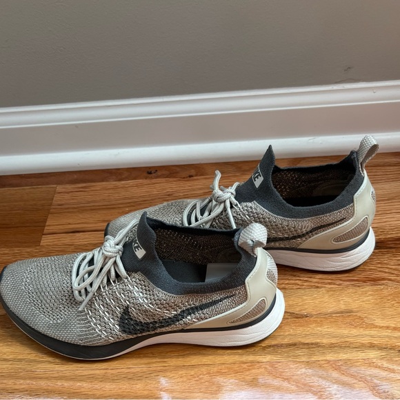 Nike Womens Size 8 1/2 Air Zoom Mariah Flyknit Racer 'Pale Grey - Picture 1 of 9